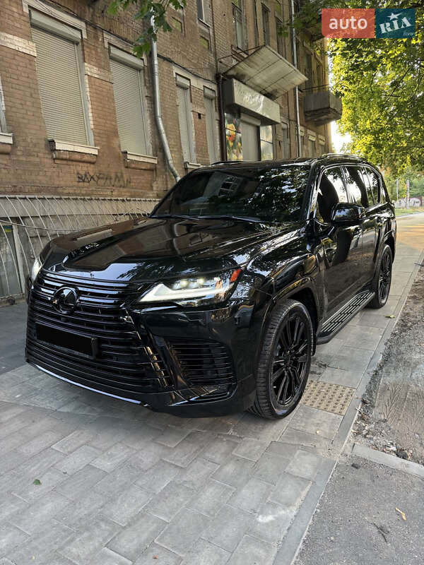Lexus Lx (2023)