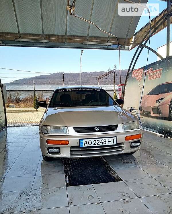Mazda 323 (1996)