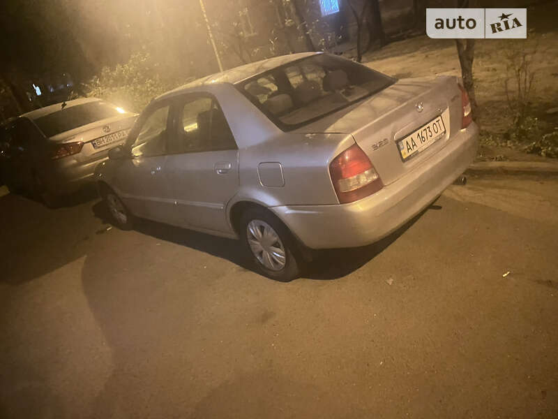 Mazda 323 (2002)