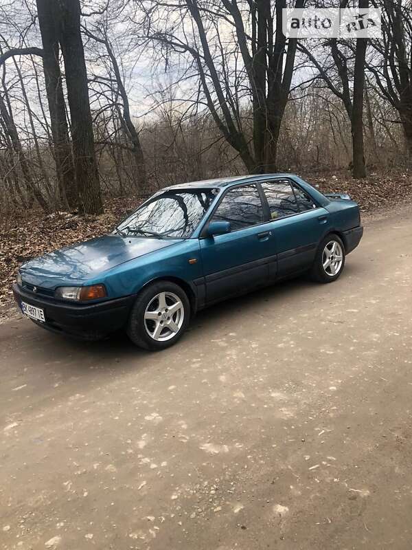Mazda 323 (1992)
