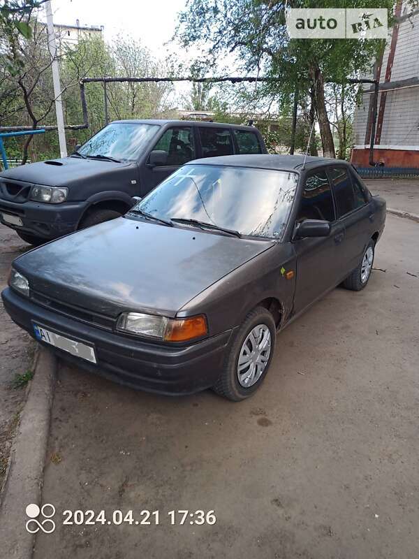 Mazda 323 (1989)