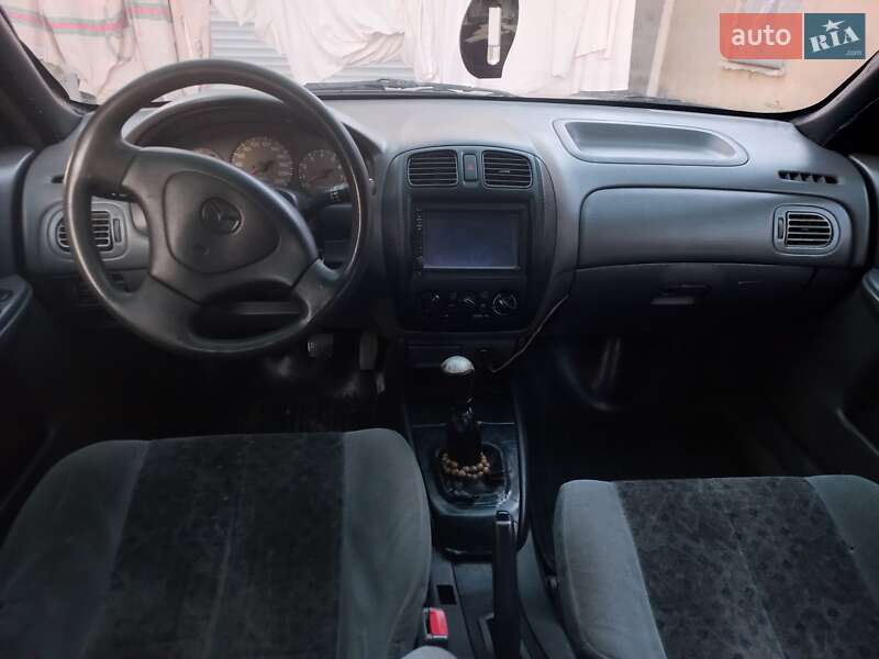 Mazda 323 (1998)