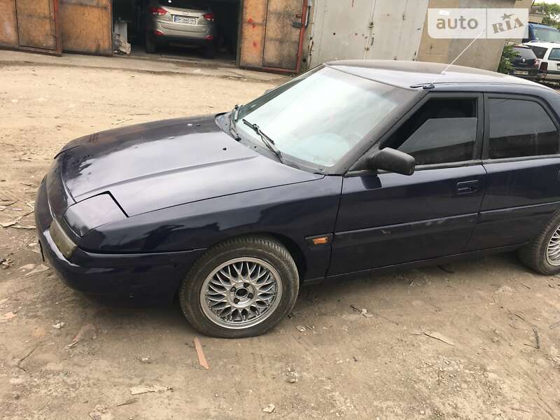 Mazda 323 (1990)