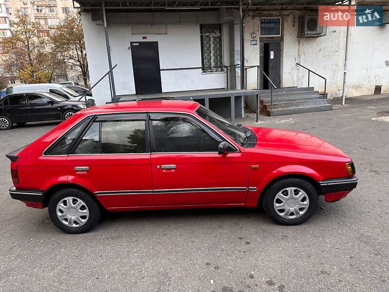 Mazda 323 (1988)