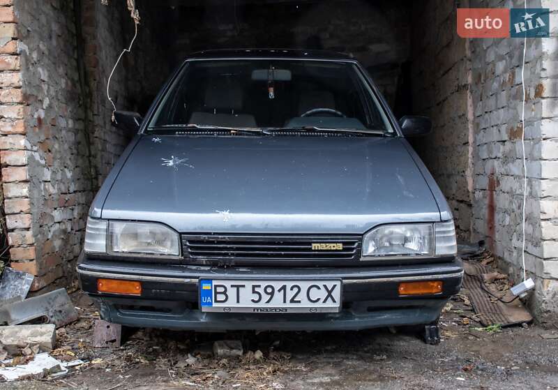 Mazda 323 (1988)