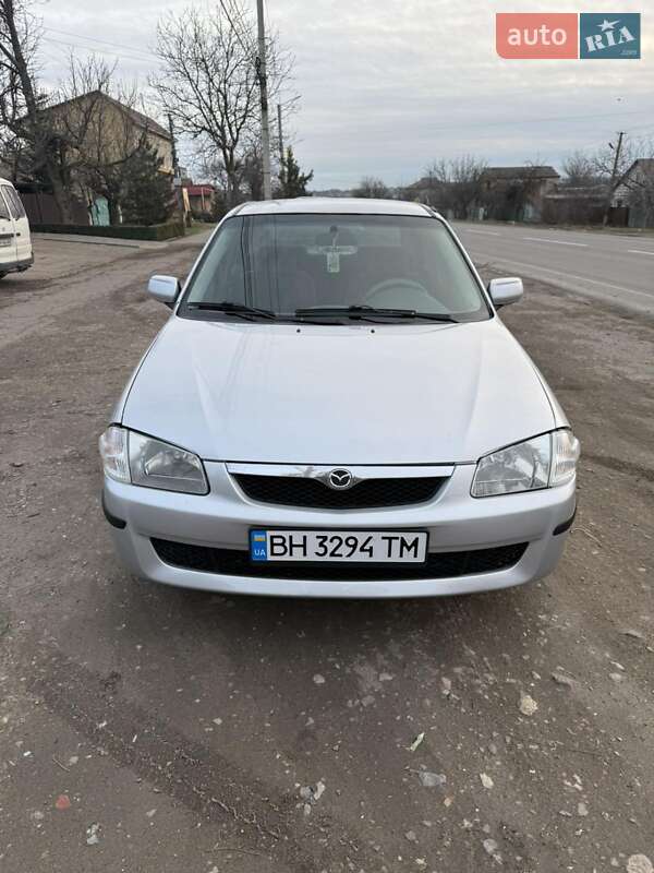 Mazda 323 (2000)