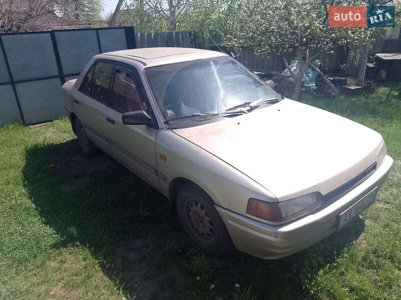 Mazda 323 (1992)