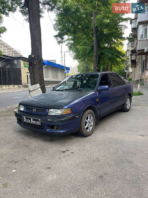 Mazda 323 (1990)