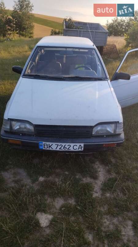 Mazda 323 (1989)