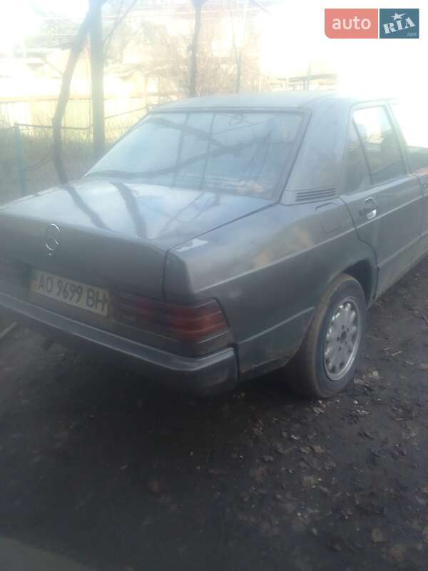 Mercedes-benz 190 (1988)