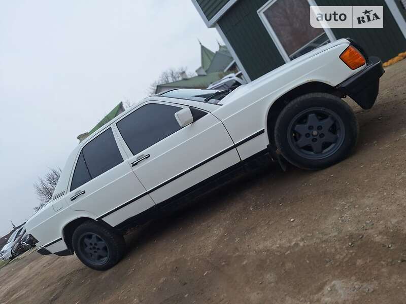 Mercedes-benz 190 (1984)