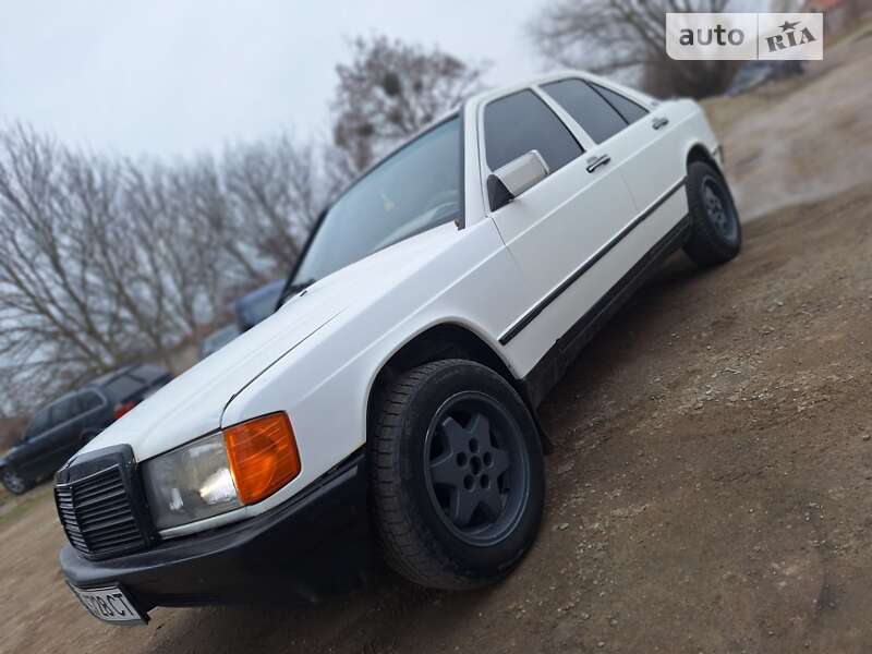 Mercedes-benz 190 (1984)