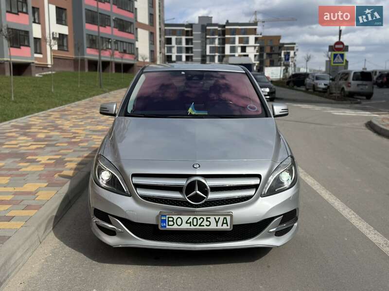 Mercedes-benz B-class (2015)