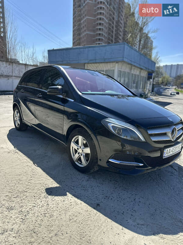 Mercedes-benz B-class (2015)