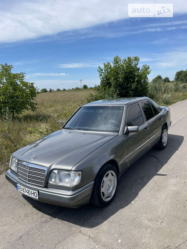 Mercedes-benz E 200 (1993)