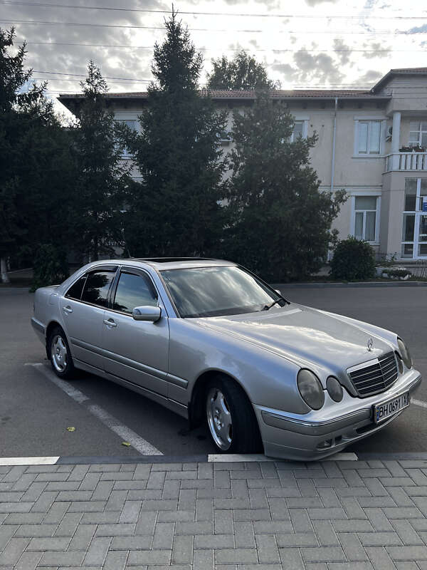Mercedes-benz E 200 cdi (2002)