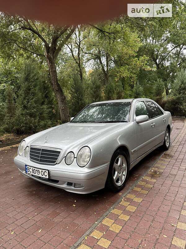 Mercedes-benz E 220 (2002)