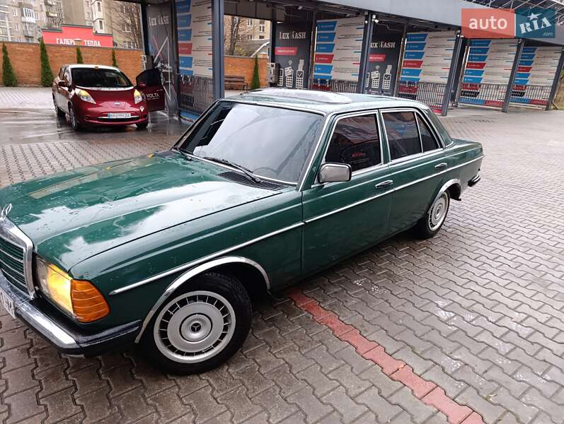 Mercedes-benz E-class (1983)