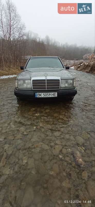 Mercedes-benz E-class (1987)