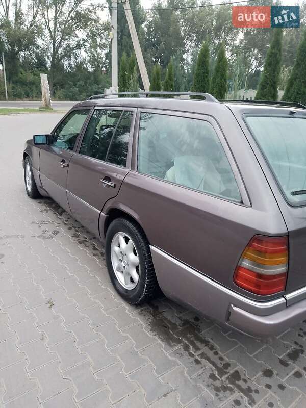 Mercedes-benz E 250t d (1995)
