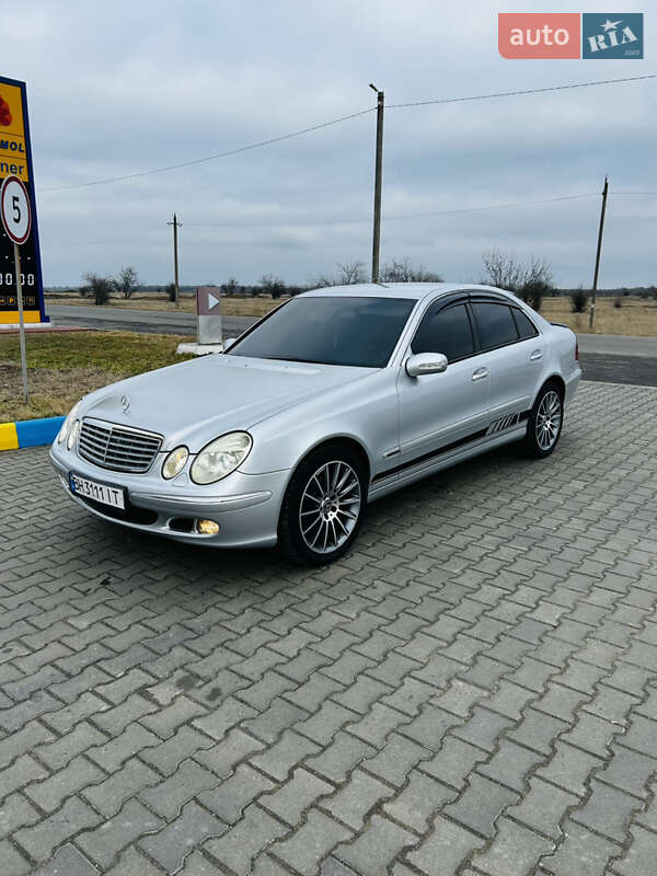 Mercedes-benz E-class (2005)