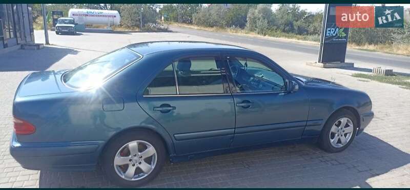 Mercedes-benz E-class (2000)
