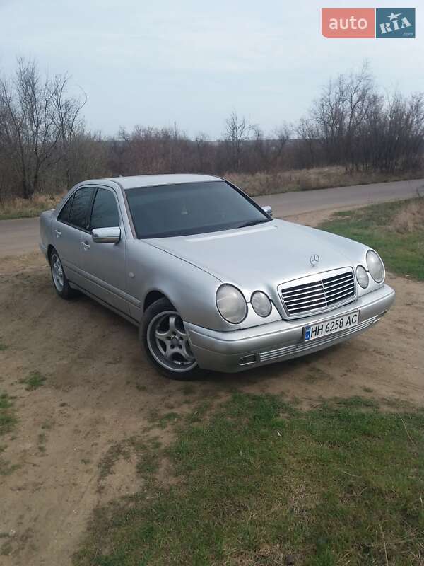 Mercedes-benz E-class (1999)