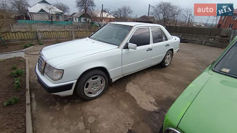 Mercedes-benz E-class (1989)