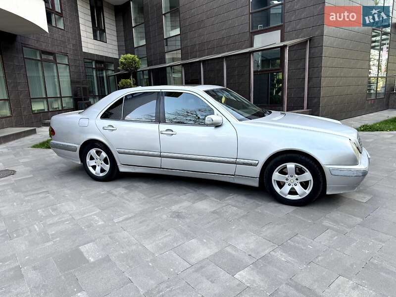 Mercedes-benz E-class (2000)