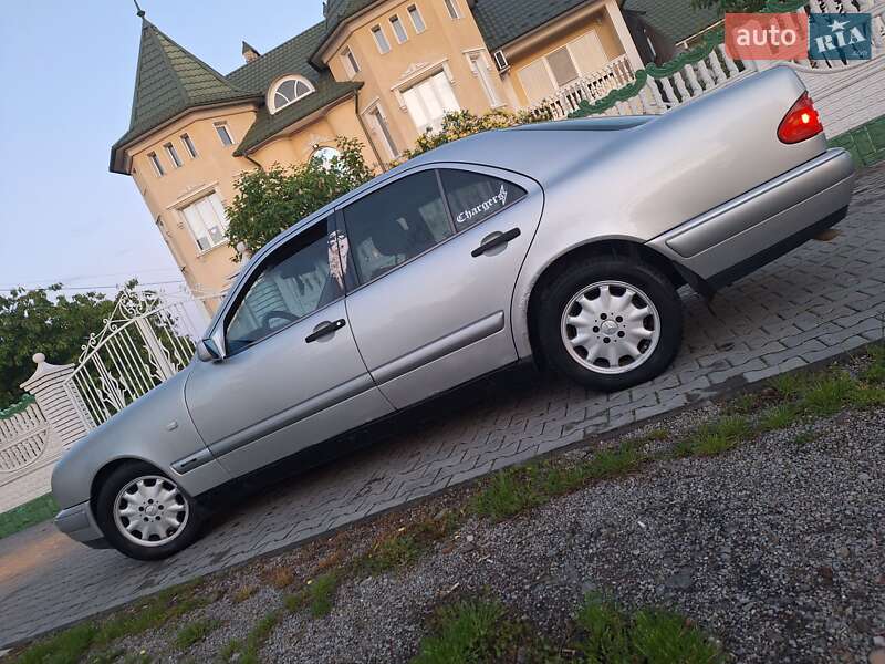 Mercedes-benz E-class (2000)