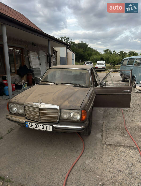 Mercedes-benz E-class (1980)