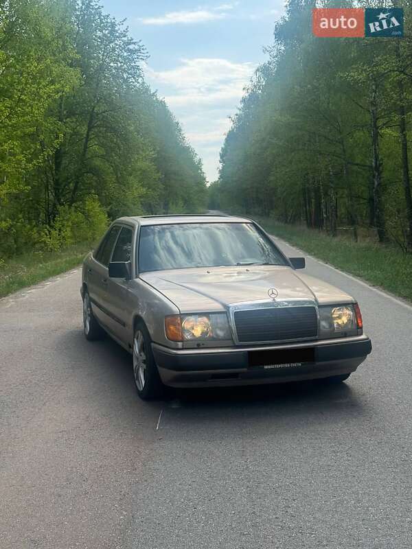 Mercedes-benz E-class (1987)