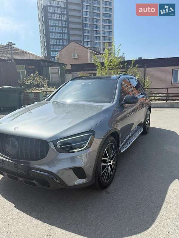 Mercedes-benz Glc-class (2020)