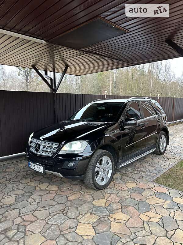 Mercedes-benz M-class (2010)