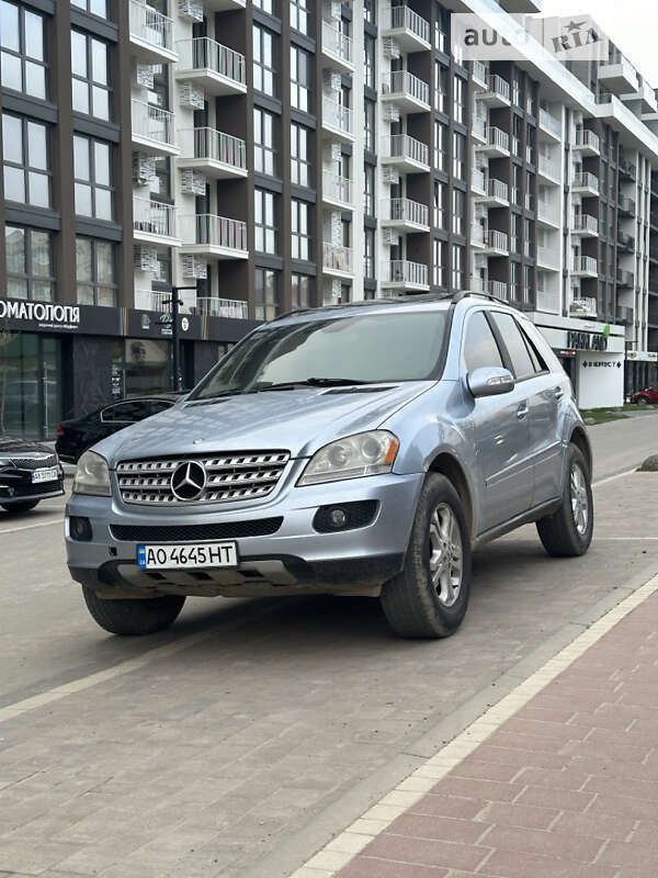 Mercedes-benz M-class (2005)