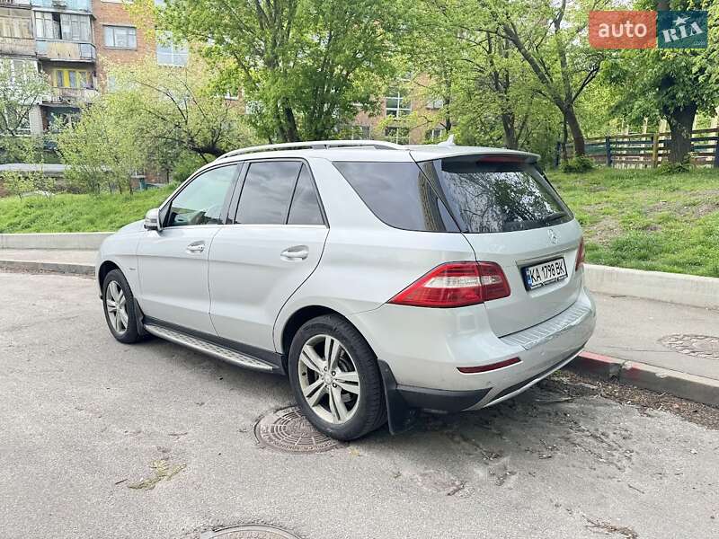 Mercedes-benz M-class (2011)