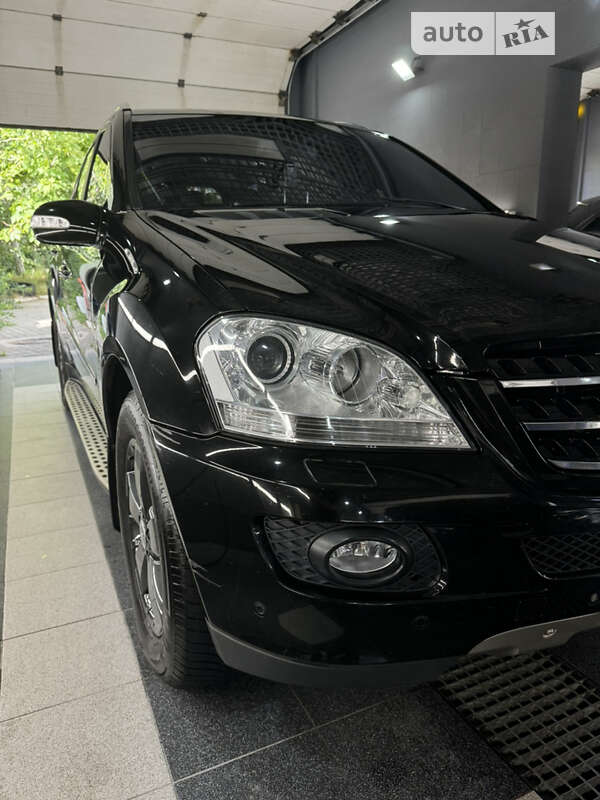 Mercedes-benz Ml 500 (2006)
