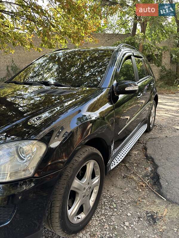 Mercedes-benz M-class (2006)