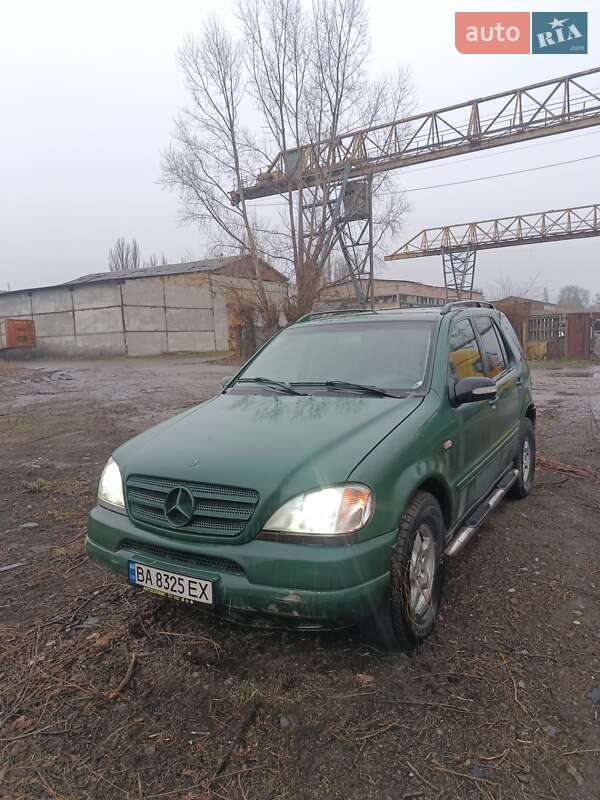Mercedes-benz M-class (2000)