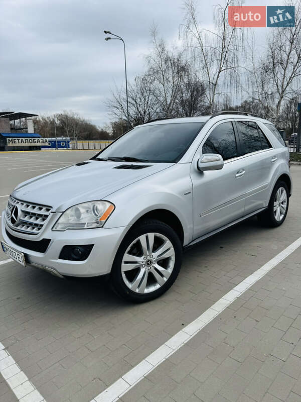 Mercedes-benz M-class (2009)