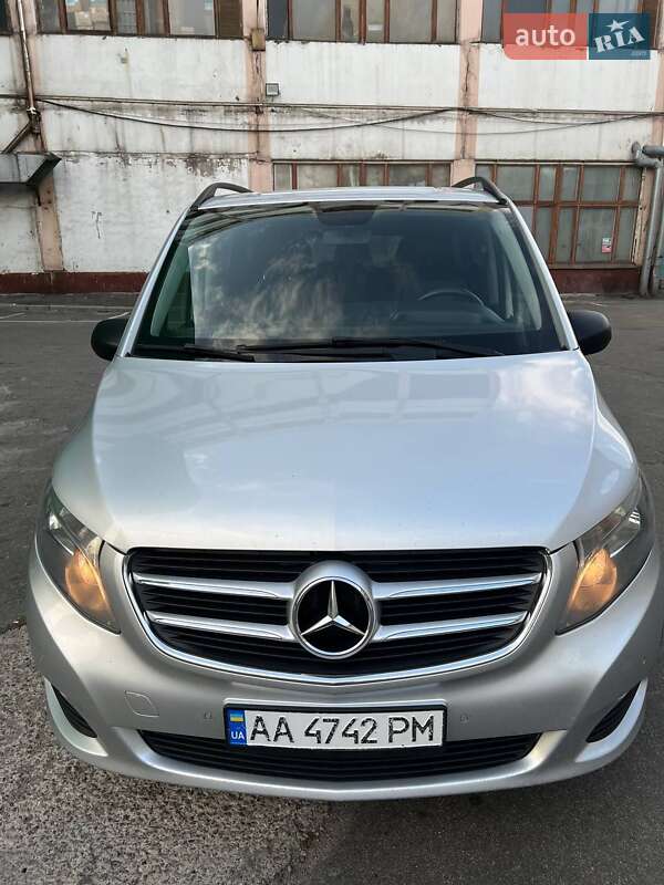 Mercedes-benz Metris (2016)