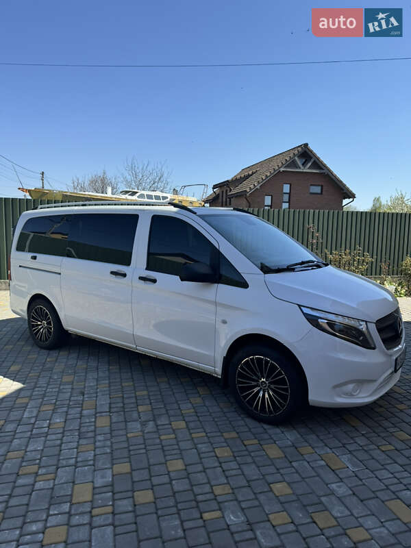 Mercedes-benz Metris (2015)
