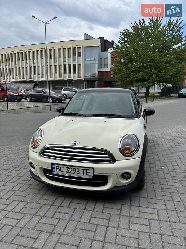Mini Cooper (2011)