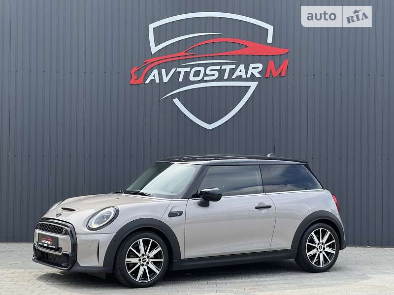 Mini Hatch (2021)