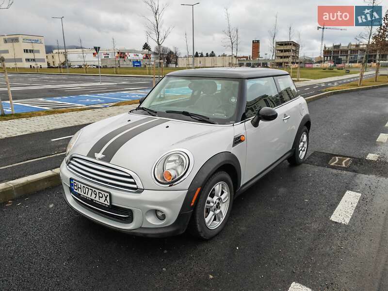 Mini Hatch (2011)