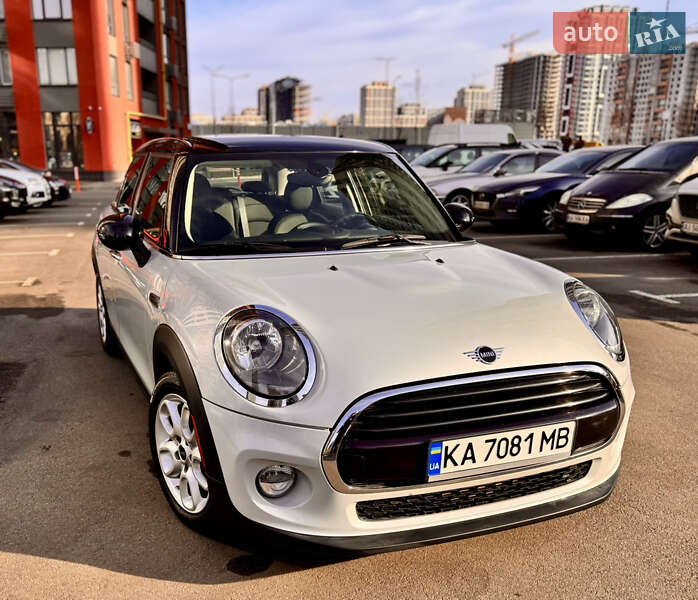 Mini Hatch (2018)