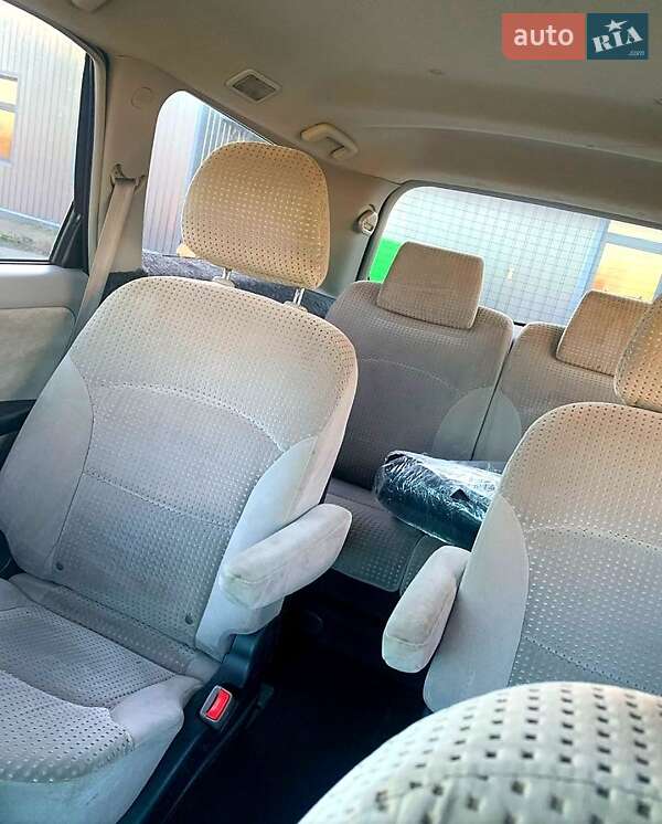 Mitsubishi Grandis (2005)