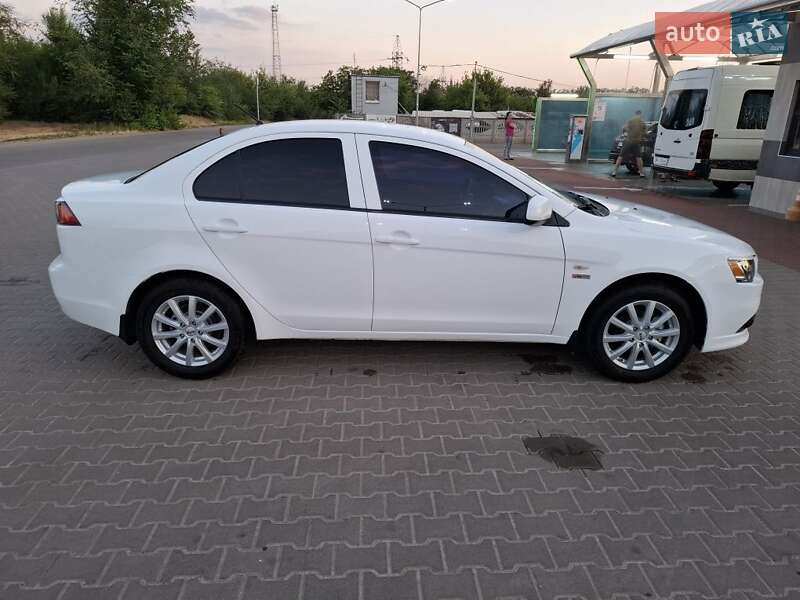 Mitsubishi Lancer (2013)