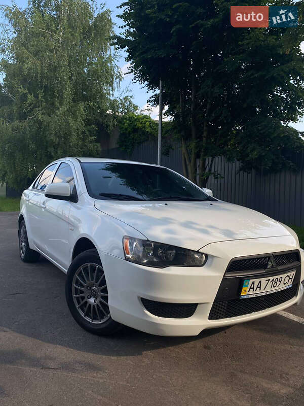 Mitsubishi Lancer (2011)