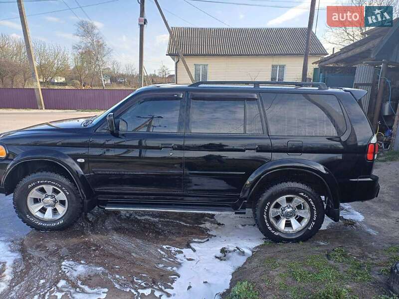Mitsubishi Montero (2005)